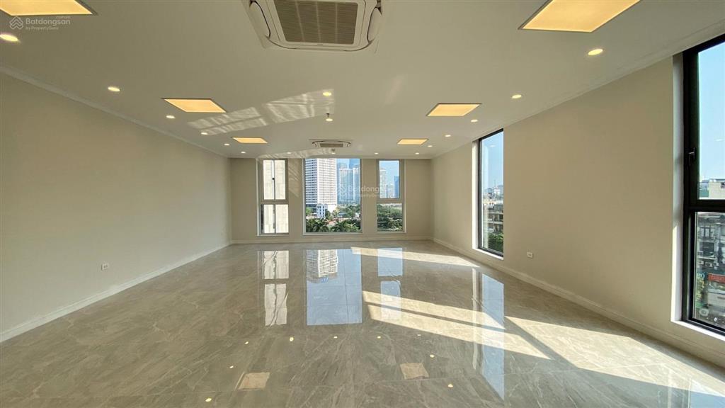 Cho thuê nhà nguyên căn tại đỗ quang .dt  70m * 5.5 tầng. lô góc, ngõ ô tô , 32 triệu