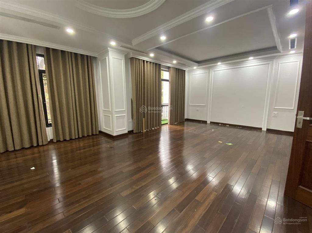 Cho thuê biệt thự kđt mễ trì hạ. dt 180m2 x 4 tầng. mt 10 m. chia phòng, nhà đẹp