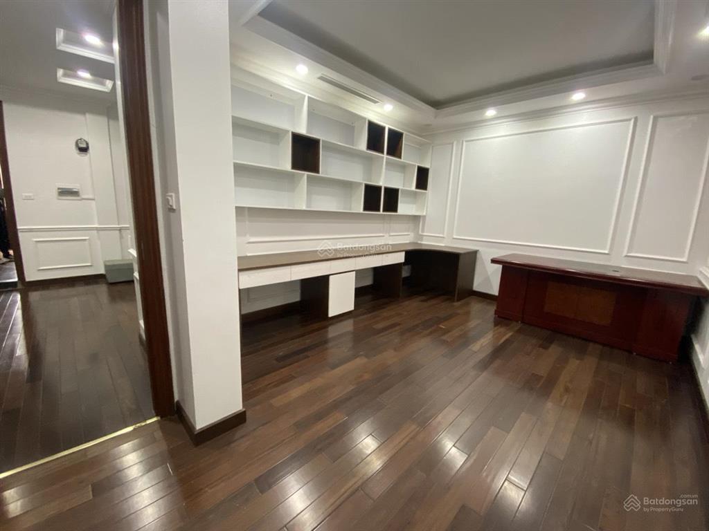 Cho thuê biệt thự kđt mễ trì hạ. dt 180m2 x 4 tầng. mt 10 m. chia phòng, nhà đẹp