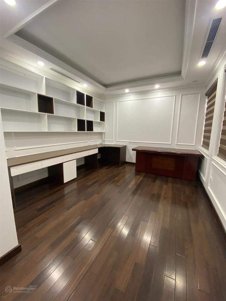 Cho thuê biệt thự kđt mễ trì hạ. dt 180m2 x 4 tầng. mt 10 m. chia phòng, nhà đẹp