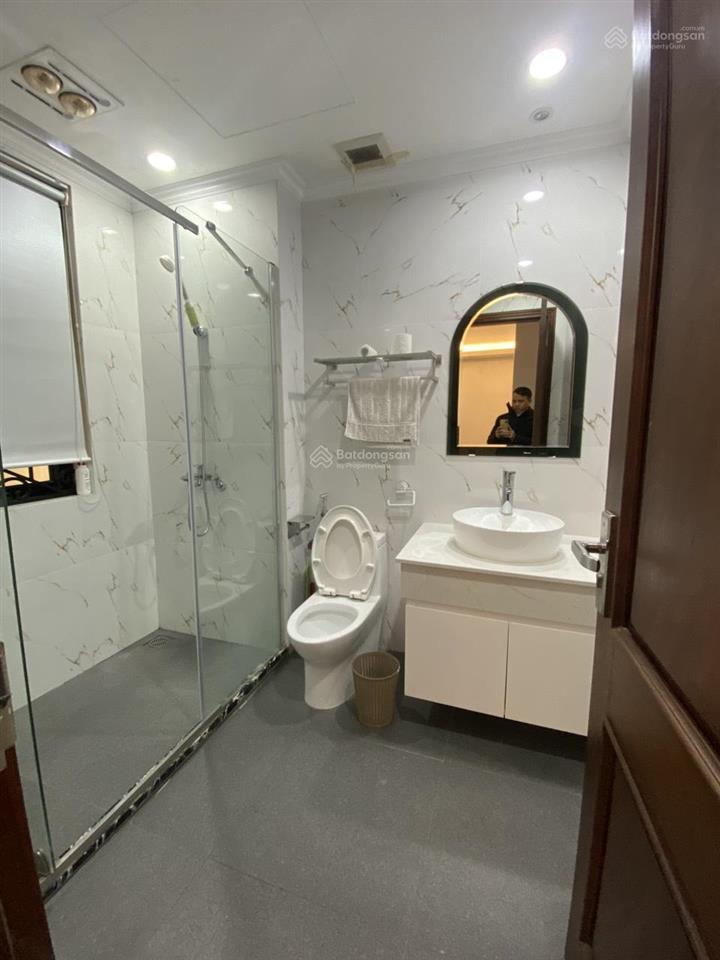 Cho thuê biệt thự kđt mễ trì hạ. dt 180m2 x 4 tầng. mt 10 m. chia phòng, nhà đẹp