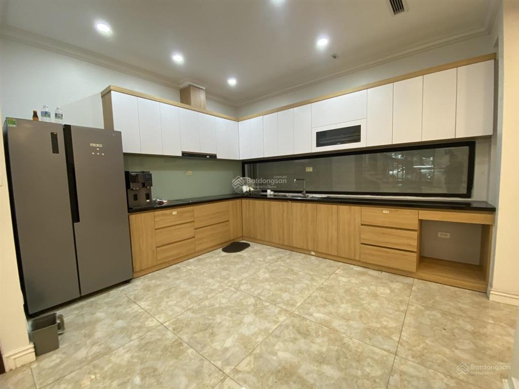 Cho thuê biệt thự kđt mễ trì hạ. dt 180m2 x 4 tầng. mt 10 m. chia phòng, nhà đẹp