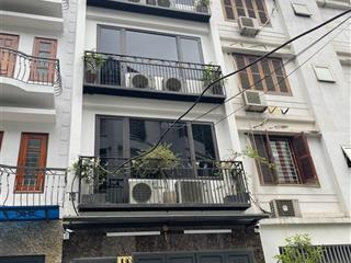Cho thuê nhà nguyên căn tại trần quốc hoàn.dt  55 m * 5 tầng, mt  5.5 m, 7 phòng , ngõ ô tô