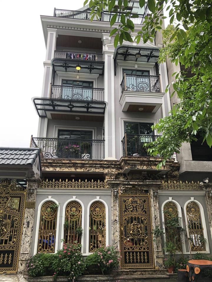 Cho thuê biệt thự the eden rose nguyễn xiển. dt  150 m * 4 tầng , mt  8 m ,chia phòng , nhà mới