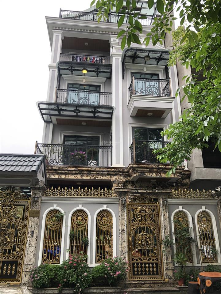 Cho thuê biệt thự the eden rose nguyễn xiển. dt  150 m * 4 tầng , mt  8 m ,chia phòng , nhà mới