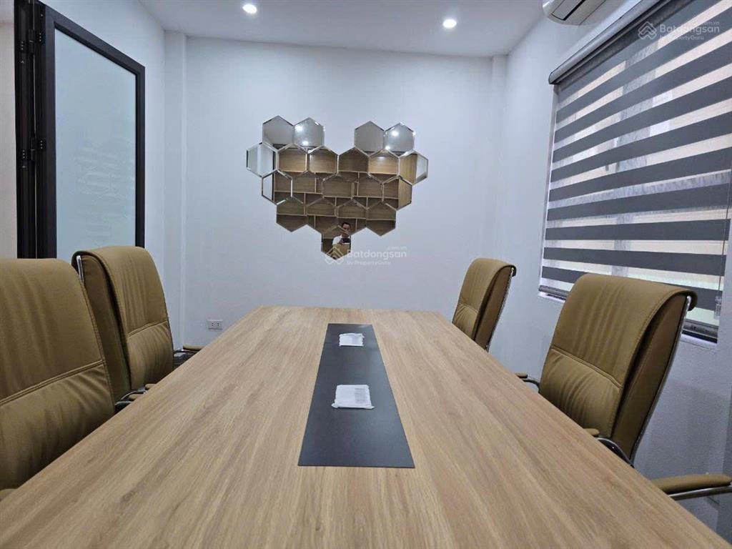 Cho thuê biệt thự the eden rose nguyễn xiển. dt  150 m * 4 tầng , mt  8 m ,chia phòng , nhà mới