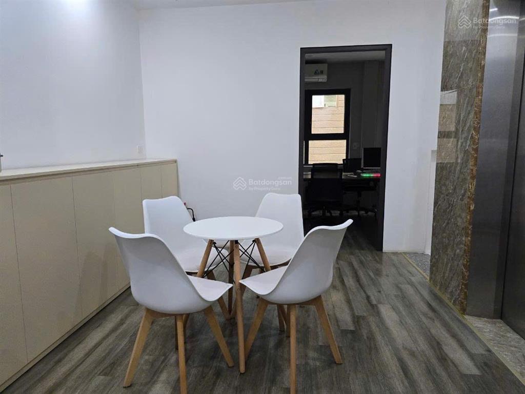 Cho thuê liền kề tại hoàng hoa thám . dt 85 m * 4 tầng,mt  5.5 m , 5 phòng ,thang máy,ô tô đỗ cửa
