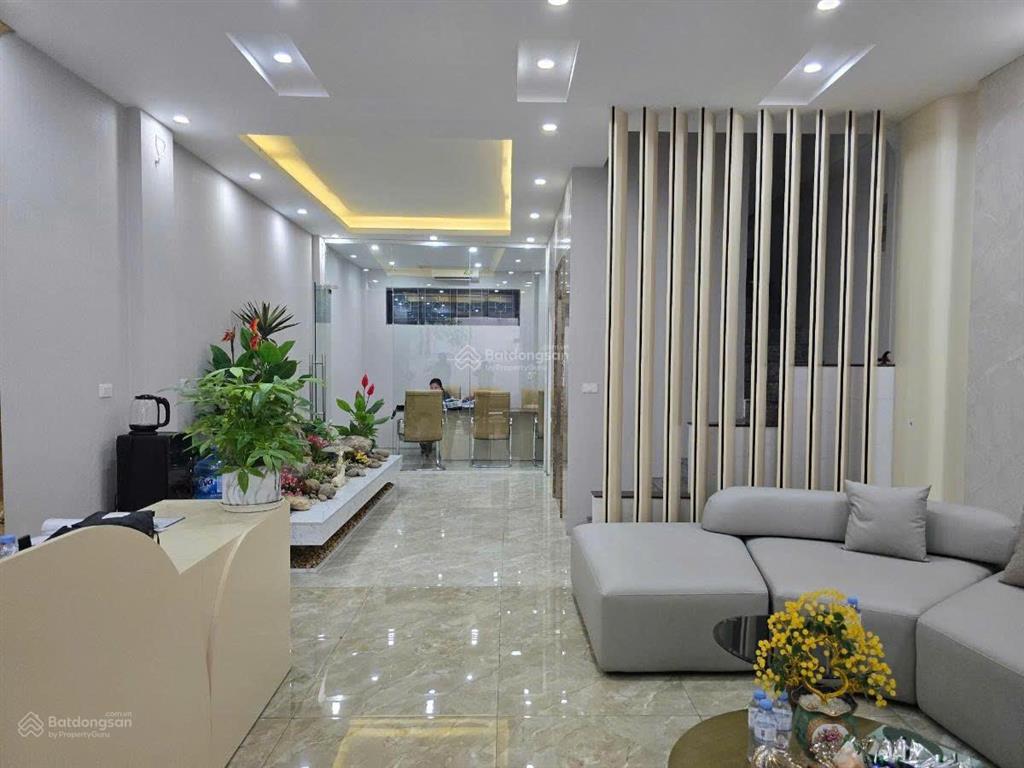 Cho thuê liền kề tại hoàng hoa thám . dt 85 m * 4 tầng,mt  5.5 m , 5 phòng ,thang máy,ô tô đỗ cửa