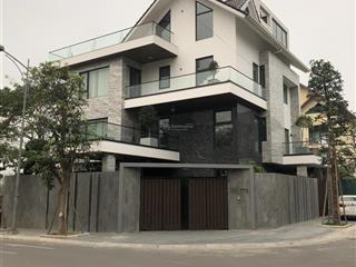 Cho thuê biệt thự tp giao lưu  phạm văn đồng. dt  224 m * 3,5 tầng , lô góc 2 mặt tiền, nhà mới