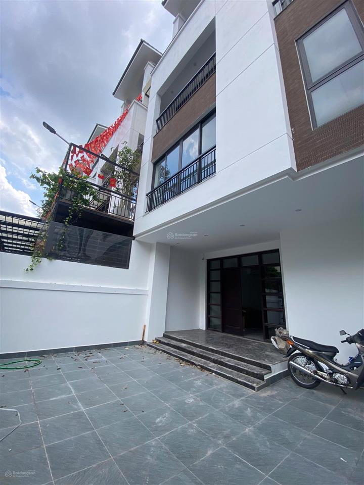 Cho thuê liền kề xuân la . dt 105 m * 5 tầng. mt 6 m. 7 phòng , thang máy , ô tô tránh, 45 tr/th