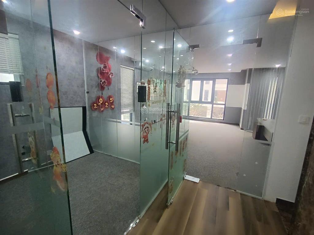 Cho thuê liền kề xuân la . dt 105 m * 5 tầng. mt 6 m. 7 phòng , thang máy , ô tô tránh, 45 tr/th