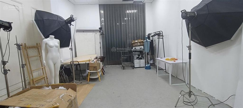 Cho thuê mặt phố định công làm showroom, studio, chuyển phát, livestream. dt 280m2, điện 3 pha, đh