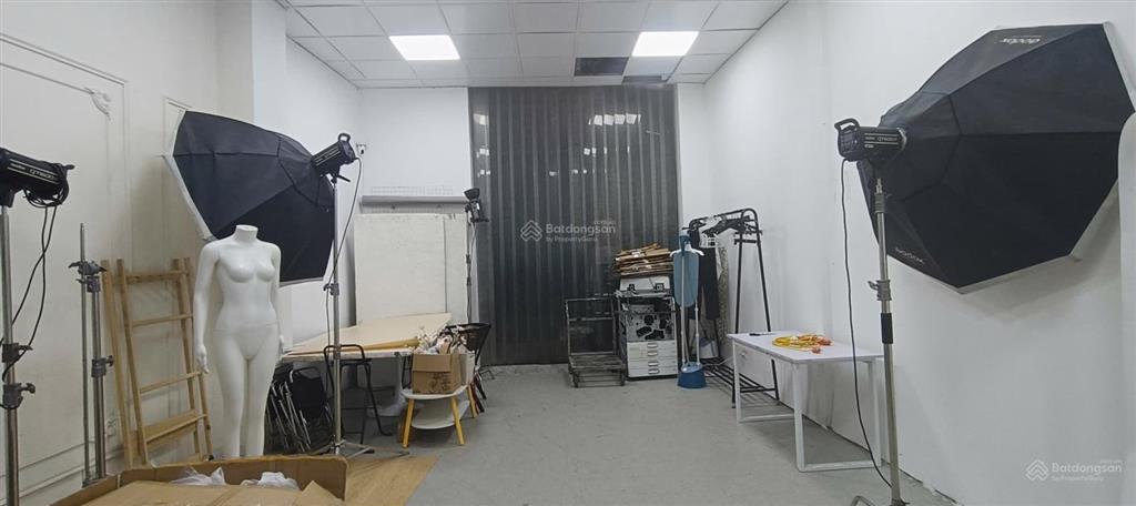 Cho thuê mặt phố định công làm showroom, studio, chuyển phát, livestream. dt 280m2, điện 3 pha, đh