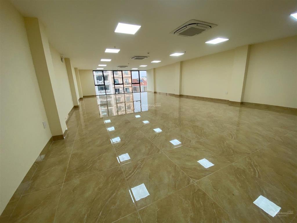 Cho thuê tòa nhà tại nguyễn chánh . dt 100 m * 7 tầng + 1 hầm . mt 6,5 m . thông sàn , thang máy