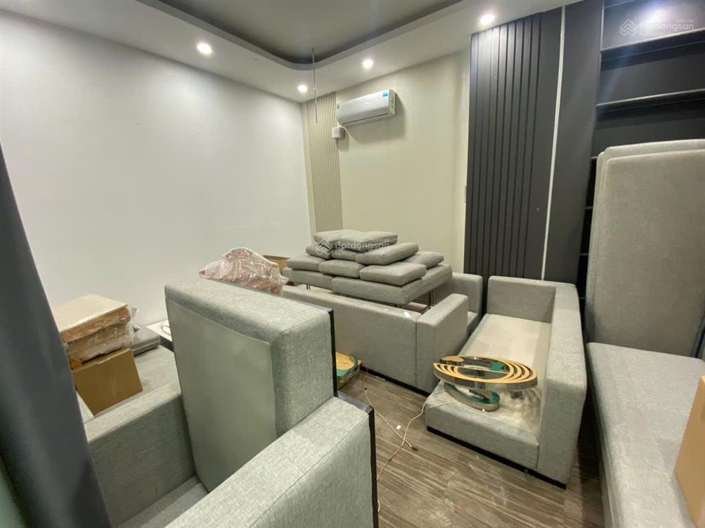 Cho thuê tòa nhà siêu vip mặt phố quang trung.dt 700 m* 8 tầng+ 2 hầm, mt  20m , 3 thang máy,pccc