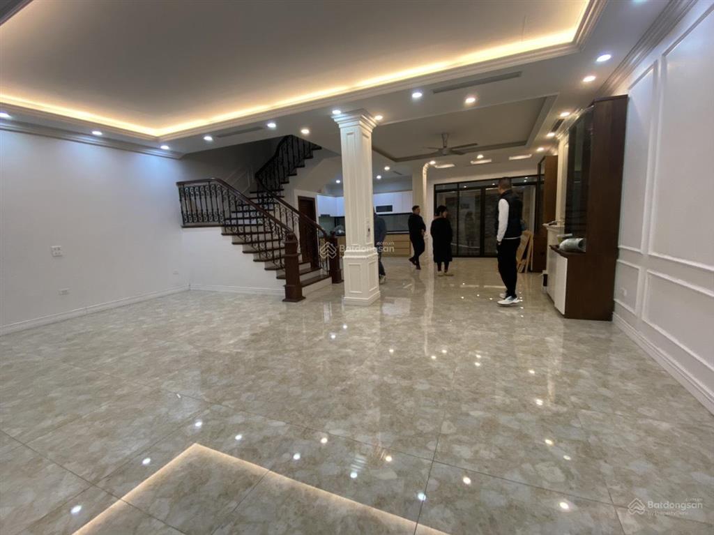 Cho thuê biệt thự tại thiên hiền . dt  150 m * 4 tầng, lô góc 2 mặt tiền , chia phòng , đồ cơ bản