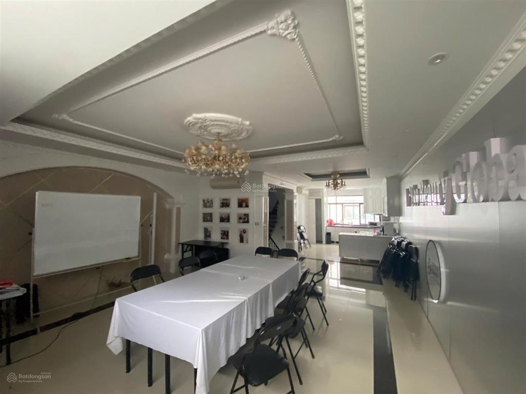 Cho thuê vinhomes hàm nghi. dt 95m2 * 5 tầng. mt 6m. chia phòng, thang máy, nhà đẹp. 50 tr/th