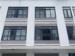 Cho thuê vinhomes hàm nghi. dt 95m2 * 5 tầng. mt 6m. chia phòng, thang máy, nhà đẹp. 50 tr/th