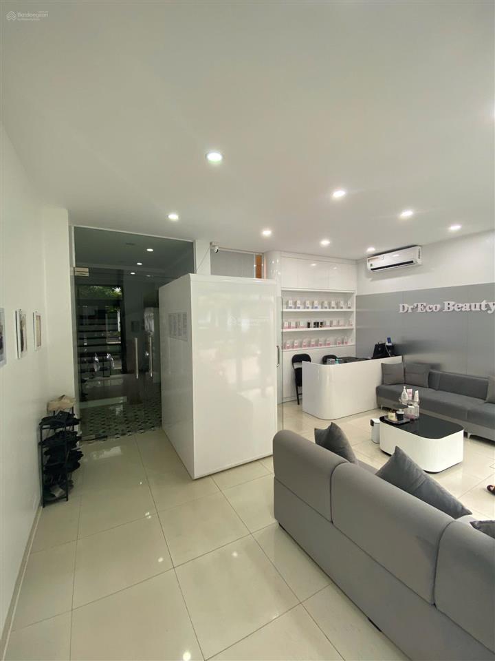 Cho thuê vinhomes hàm nghi. dt 95m2 * 5 tầng. mt 6m. chia phòng, thang máy, nhà đẹp. 50 tr/th
