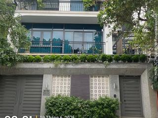 Cho thuê biệt thự tại kđt bắc hà  tố hữu. dt 145 m2 * 3 tầng. mt 10 m. hạt dẻ 35 triệu/ tháng