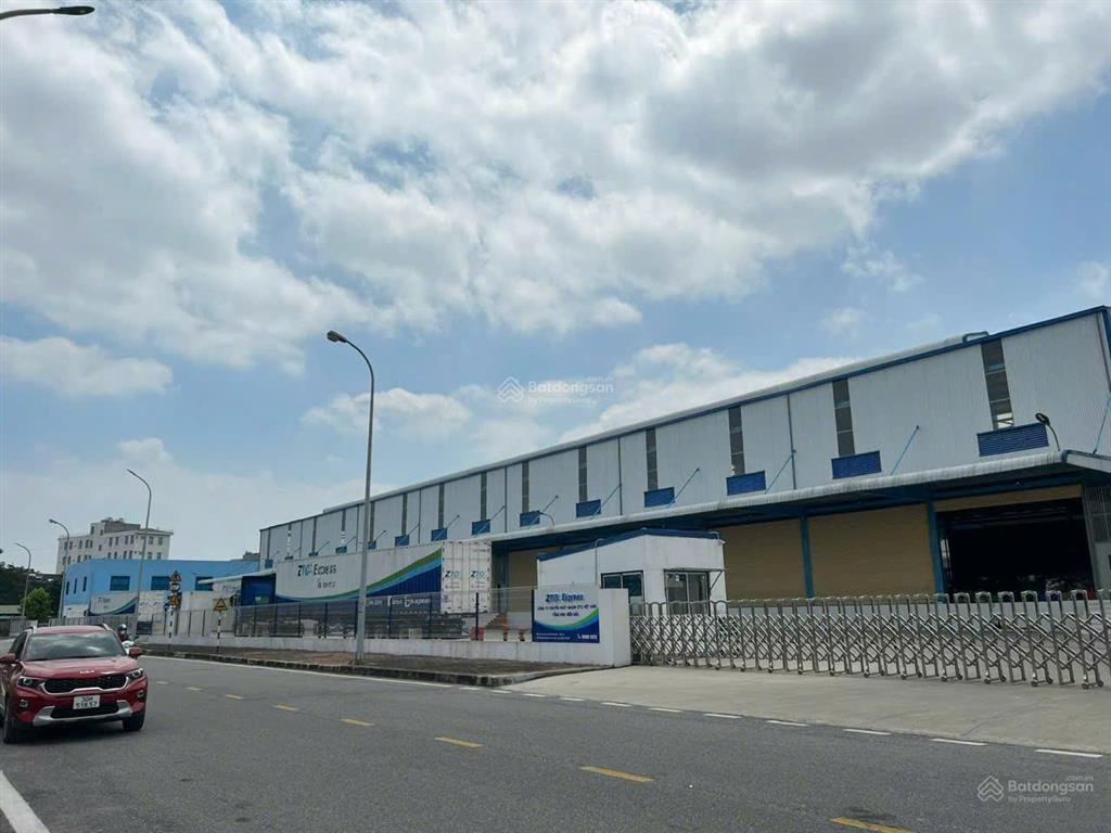 Cho thuê kho xưởng tại kcn đài tư.dt 4000 m ( có cắt lẻ ).khung zamil,nước sạch, xe cont, xuất vat