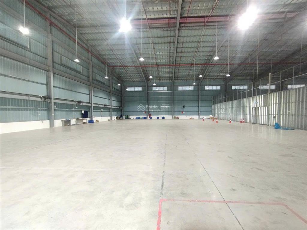 Cho thuê kho xưởng tại kcn đài tư.dt 4000 m ( có cắt lẻ ).khung zamil,nước sạch, xe cont, xuất vat
