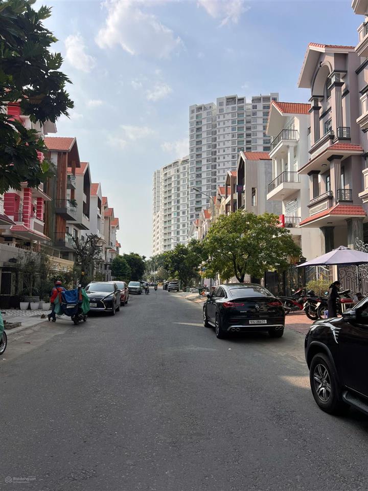 Cho thuê văn phòng tại khu đô thị him lam kênh tẻ. 1000m² sàn. giá 300tr/tháng