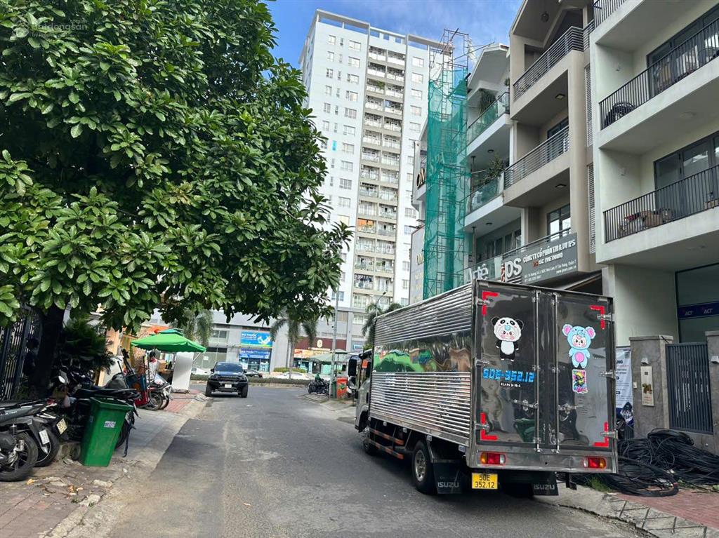 Mua bán nhà mặt tiền tại khu đô thị him lam kênh tẻ. giá 28,5 tỷ