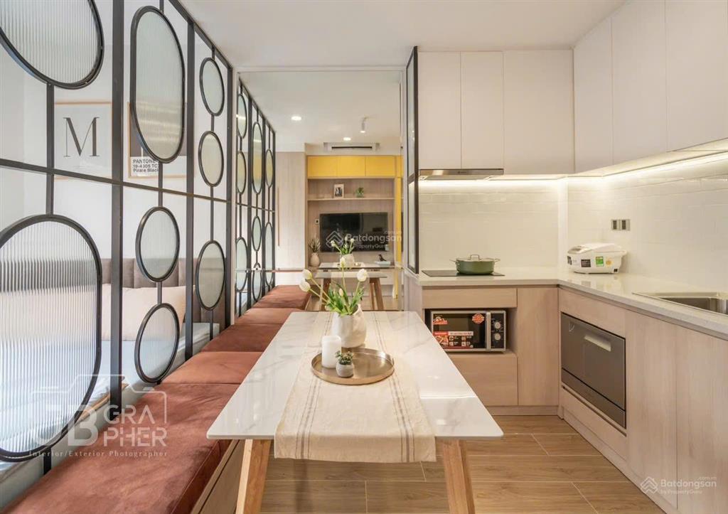 Căn hộ 1pn ban công  thiết kế hiện đại  vị trí vàng giáp q1, q3