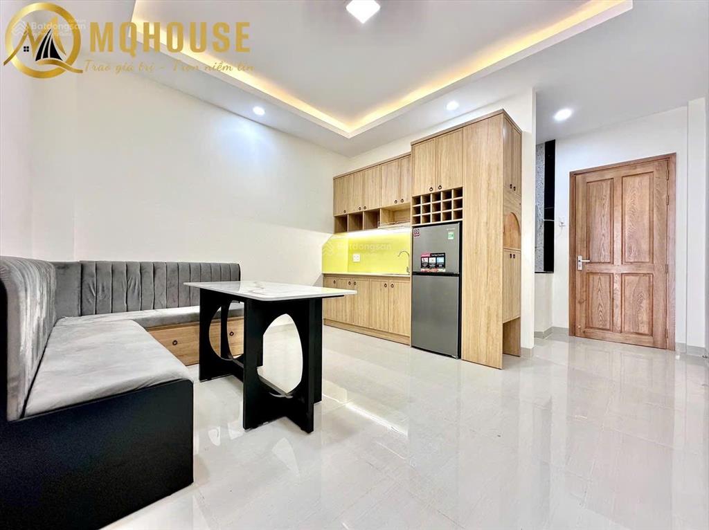 Cho thuê ch 1pn ban công  rộng 50m2  vị trí đẹp giáp q1, q3