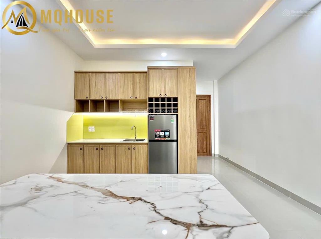 Cho thuê ch 1pn ban công  rộng 50m2  vị trí đẹp giáp q1, q3