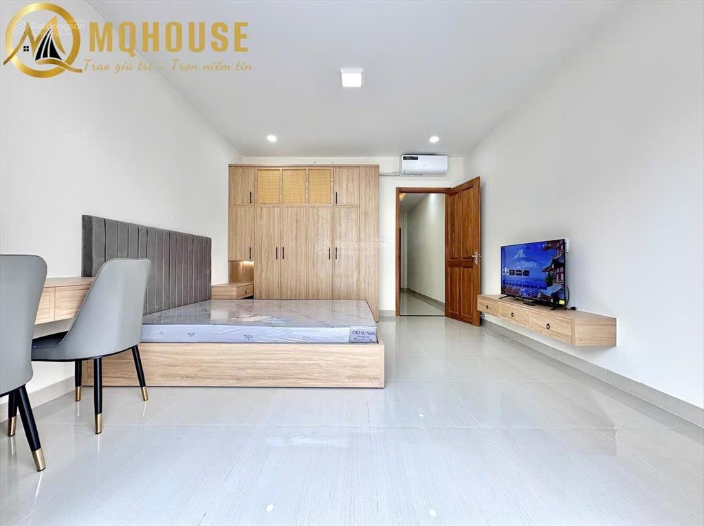 Cho thuê ch 1pn ban công  rộng 50m2  vị trí đẹp giáp q1, q3