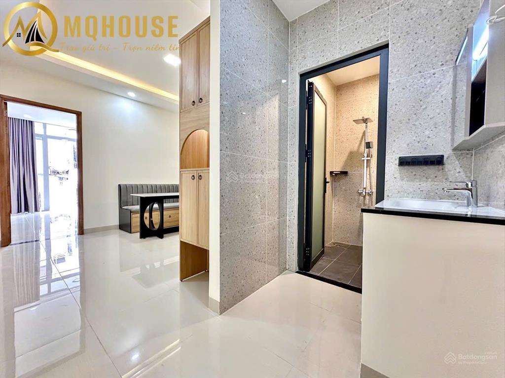 Cho thuê ch 1pn ban công  rộng 50m2  vị trí đẹp giáp q1, q3