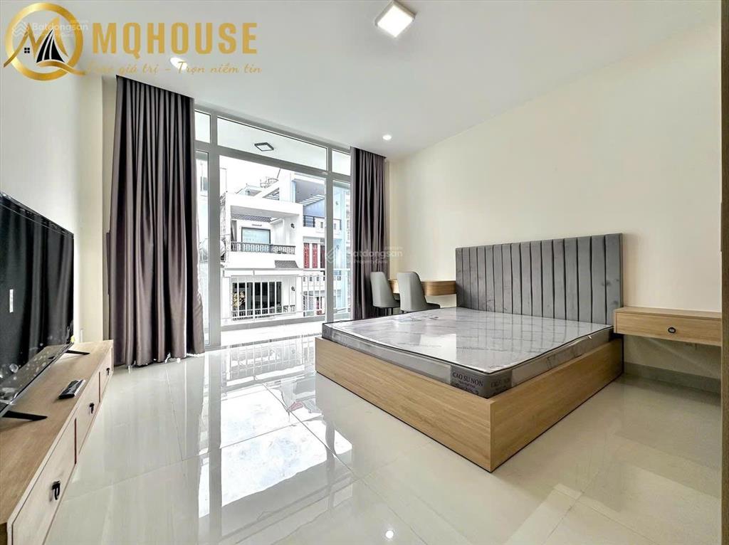 Cho thuê ch 1pn ban công  rộng 50m2  vị trí đẹp giáp q1, q3