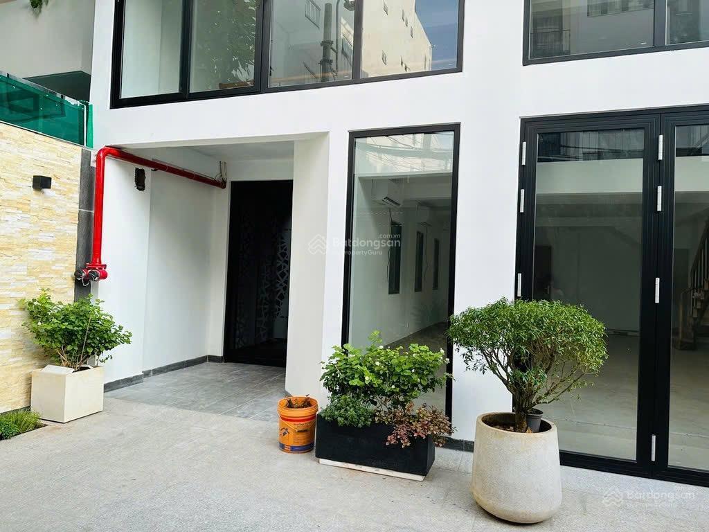 Cho thuê ch studio ban công  rộng 40m2  full nt  gần ngã tư hàng xanh