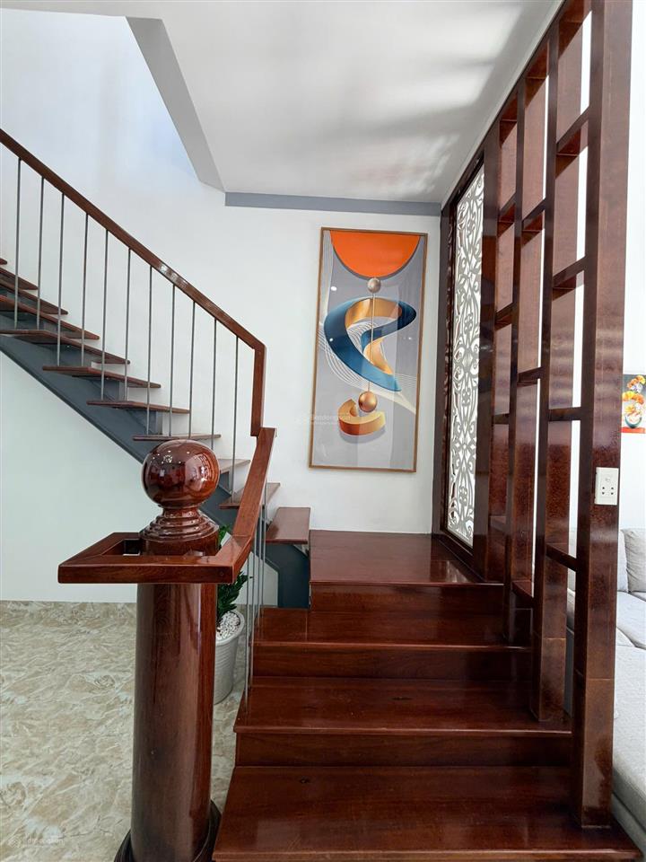 Bán nhà riêng kèm đất trồng cây  vị trí đẹp cách trung tâm bmt 3km  bàn giao full nội thất