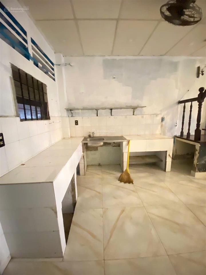 Bán nhà mt tại đường số ngay chợ tân quy q7, dt 70m2, giá 10,8tỷ