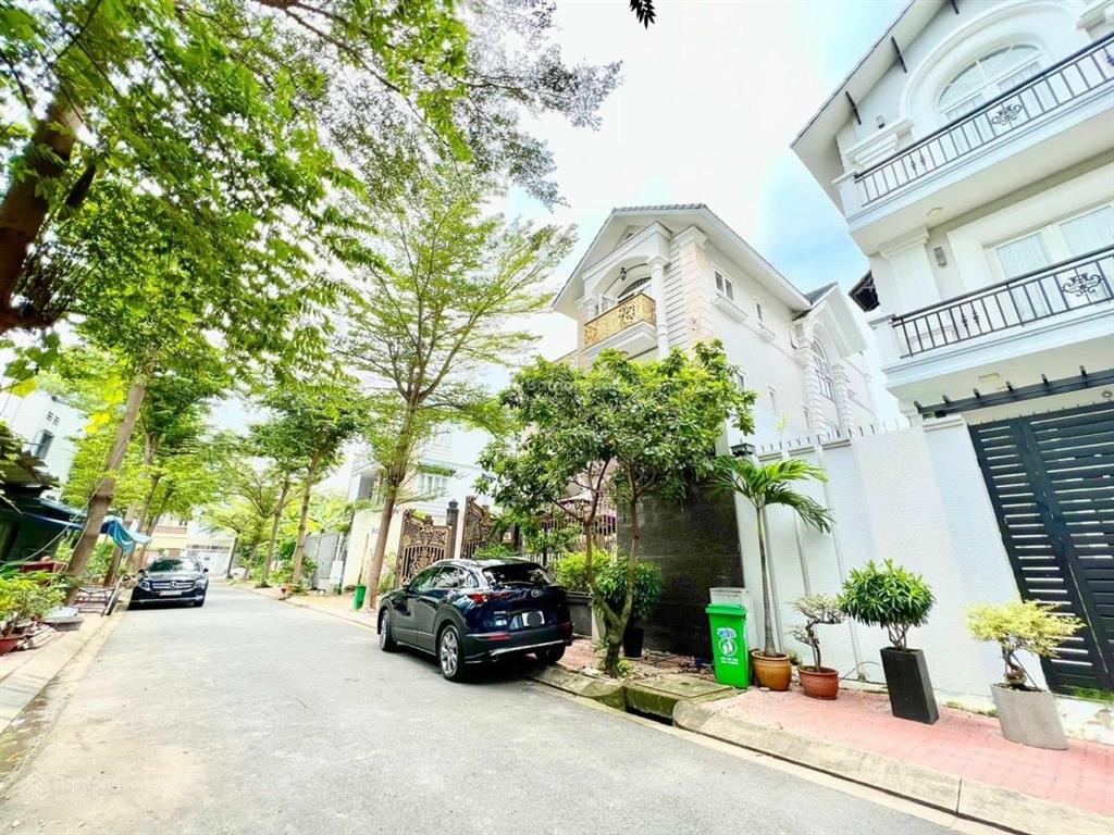Bán lô đất biệt thự 10x20m tại kdc p.tân phong quận 7 giá 25,5tỷ