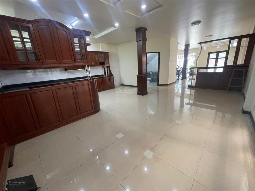 Hạ giá 4 tỷ, nhà hẻm 3/2 quận 10  dt 9 x 20m ( 160m2 đất )  nhà khu biệt thự  giá chốt 29 tỷ