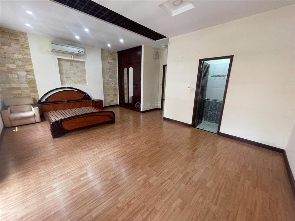 Hạ giá 4 tỷ, nhà hẻm 3/2 quận 10  dt 9 x 20m ( 160m2 đất )  nhà khu biệt thự  giá chốt 29 tỷ