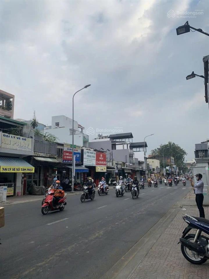 Bán gấp mt đường nguyễn kiệm, phú nhuận  hiện tại c4  gpxd 1 hầm + 10 tầng  giá 72 tỷ