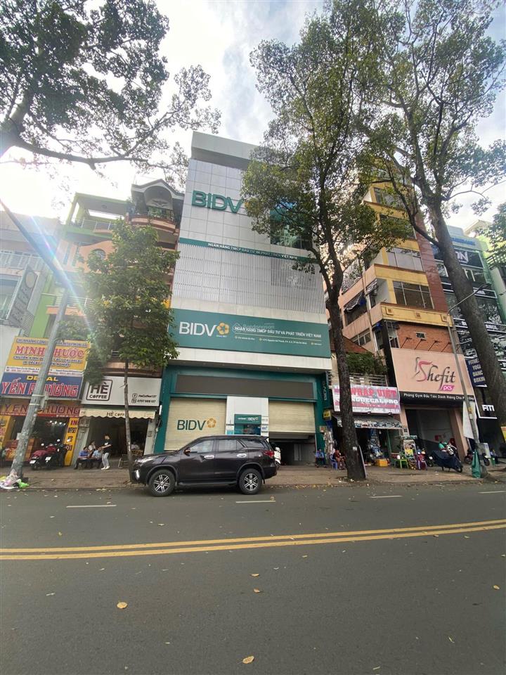 Building nguyễn chí thanhk/c hầm+9 tầng (237m2 đất)  hợp đồng thuê 400tr/tháng  giá 185 tỷ