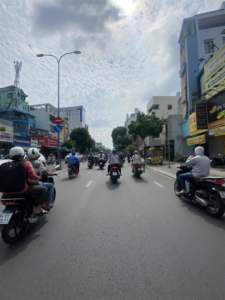 Xuất ngoại cần bán gấp nhà 3mt đường 3/2, quận 10  vỉa hè 8m  công nhận 94.6m2  giá chỉ 34.5t