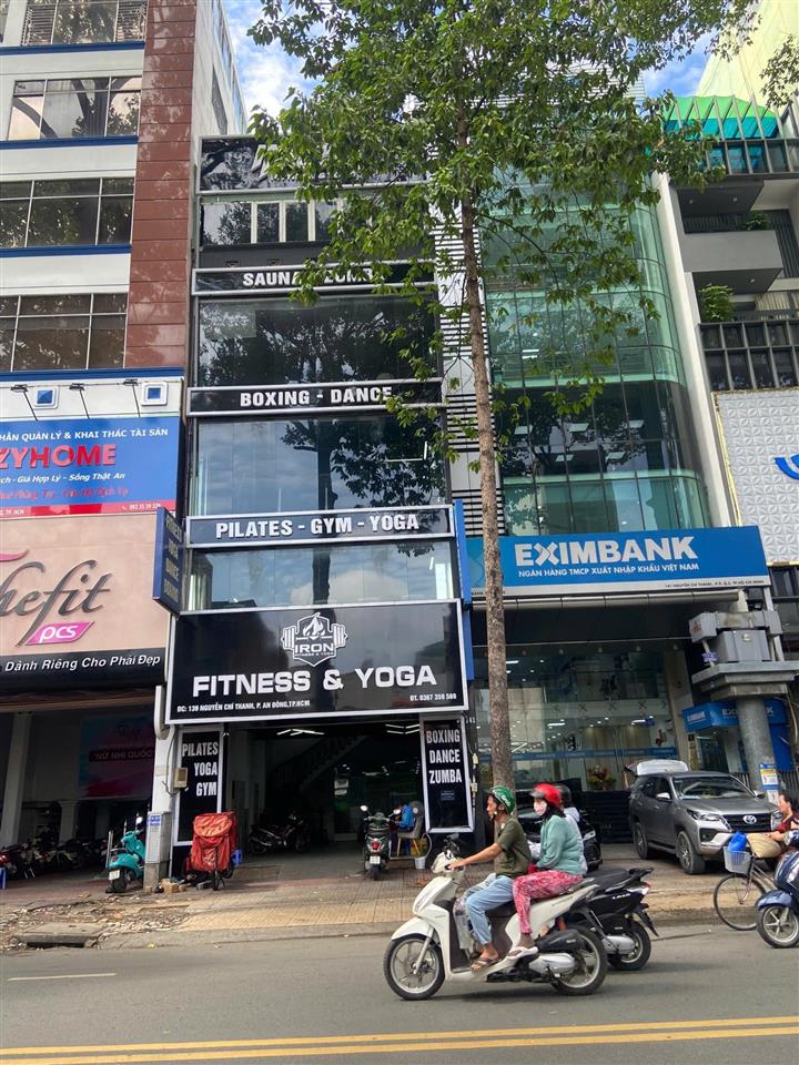 Con đi du học úc nên bán gấp nhà 139 nguyễn chí thanh, q.5  k/c 5 tầng thang máy  giá chỉ 70 tỷ
