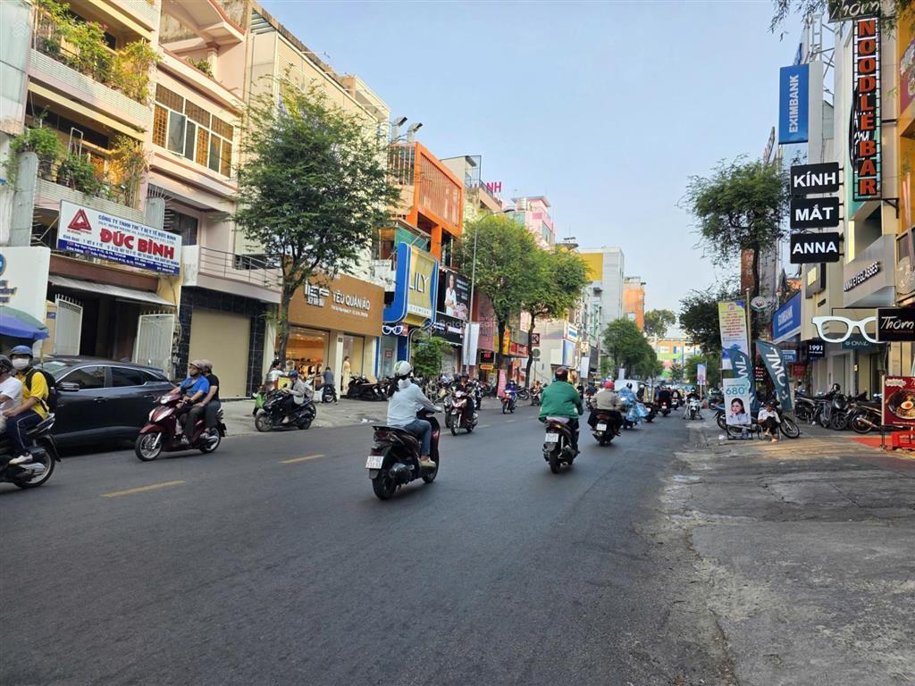 Tòa nhà mặt tiền sư vạn hạnh, p.12, q.10. kc 1 hầm + 10 tầng. đang cho thuê 230tr. giá 125 tỷ