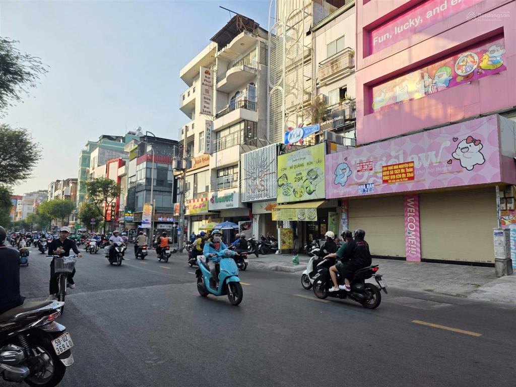 Tòa nhà mặt tiền sư vạn hạnh, p.12, q.10. kc 1 hầm + 10 tầng. đang cho thuê 230tr. giá 125 tỷ