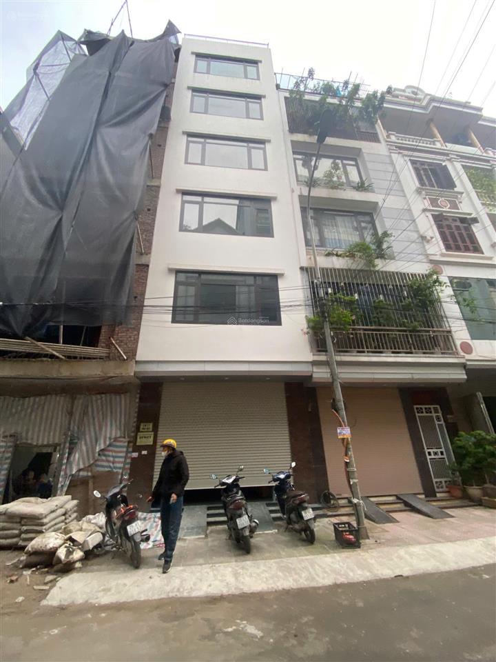 Cho thuê nhà mặt phố nguyễn xiển, thanh xuân, dt 65m2 * 7 tầng, thông sàn, thang máy, giá 45 triệu