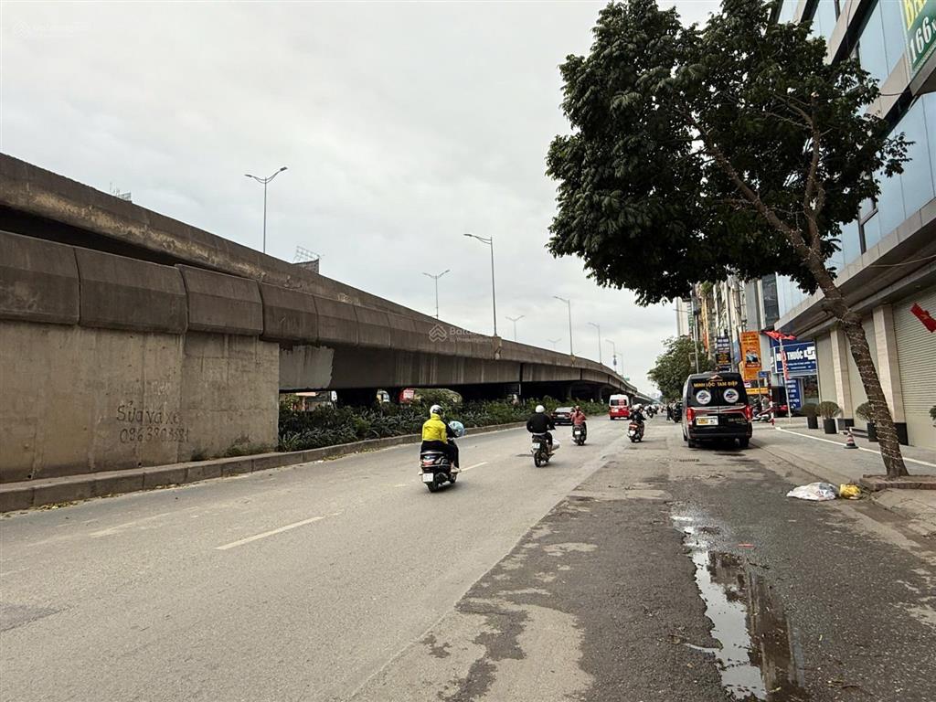 Cho thuê nhà mặt phố nguyễn xiển, thanh xuân, dt 65m2 * 7 tầng, thông sàn, thang máy, giá 45 triệu