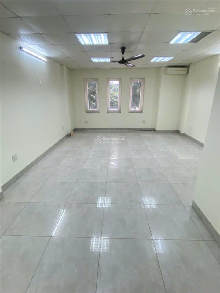 Cho thuê nhà mặt phố nguyễn xiển, thanh xuân, dt 65m2 * 7 tầng, thông sàn, thang máy, giá 45 triệu