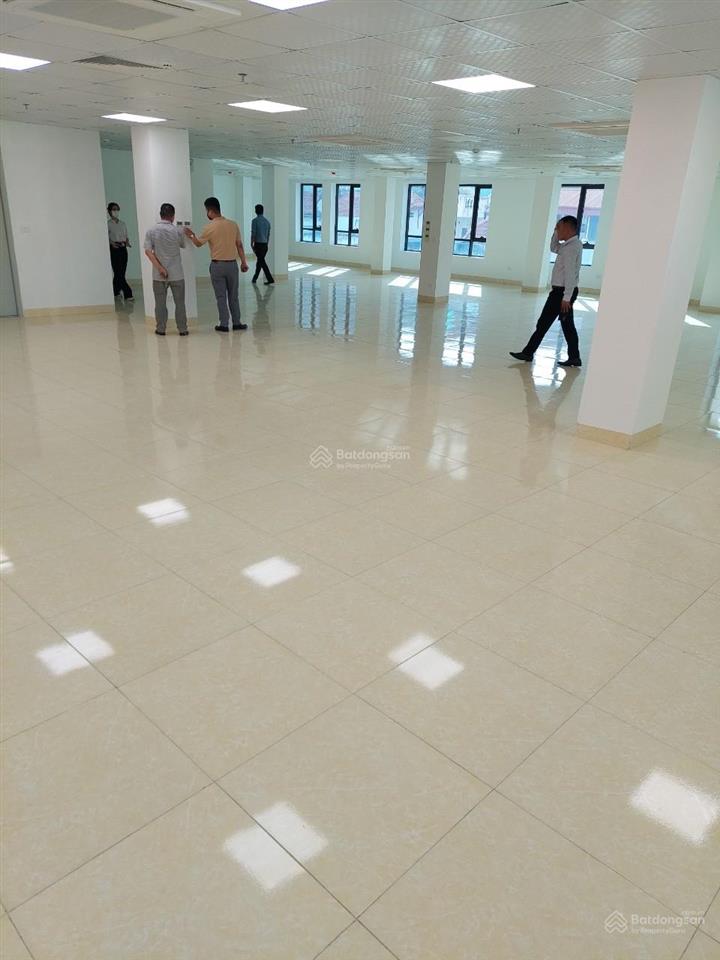 Cho thuê toà nhà phố xuân la,tây hồ dt 260m * 8 tầng 1 hầm,thang máy,giá 250 triệu,  0968 120 ***